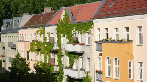 Balkone in einer Stadt